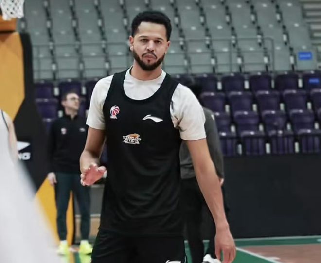 辽宁两新外太好用！哈维主导三分，布罗金顿爆破，合体可主导攻守