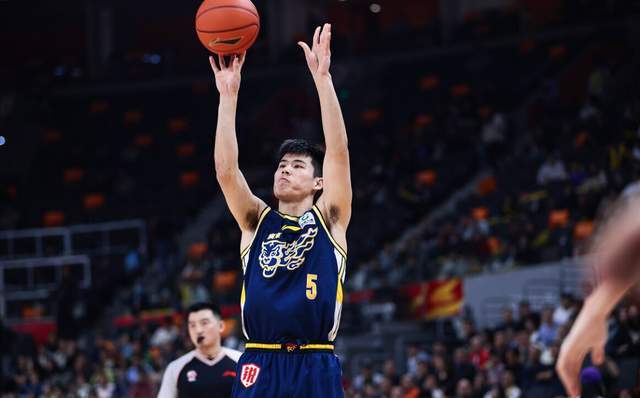 根本不给机会！广东男篮两大新星逐渐被边缘化，杜锋任人唯亲？