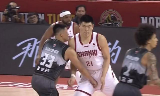 拳击刘传兴下体 官方：曾繁日停赛2场&罚款10万元