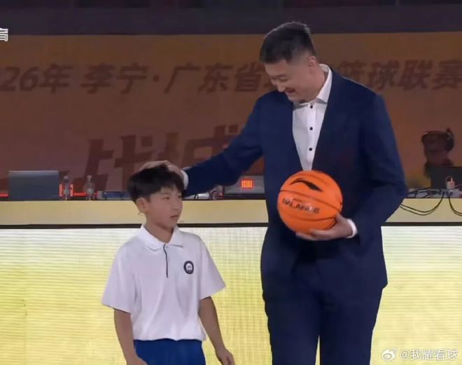 神奇逆转！粤BA揭幕战太炸了！杜锋也来了