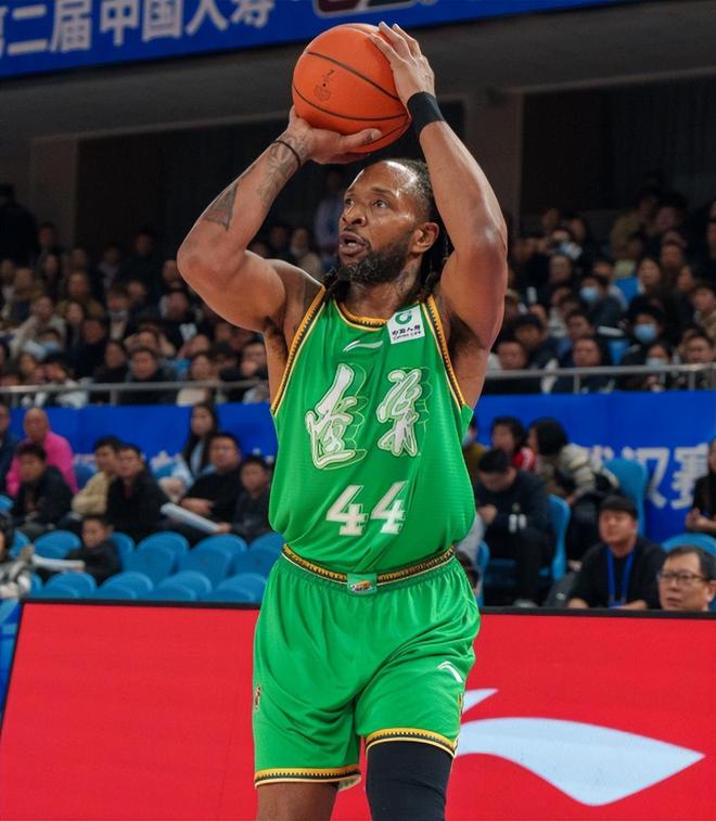 媒体人批评被打回原形 比输球更麻烦的事出现了