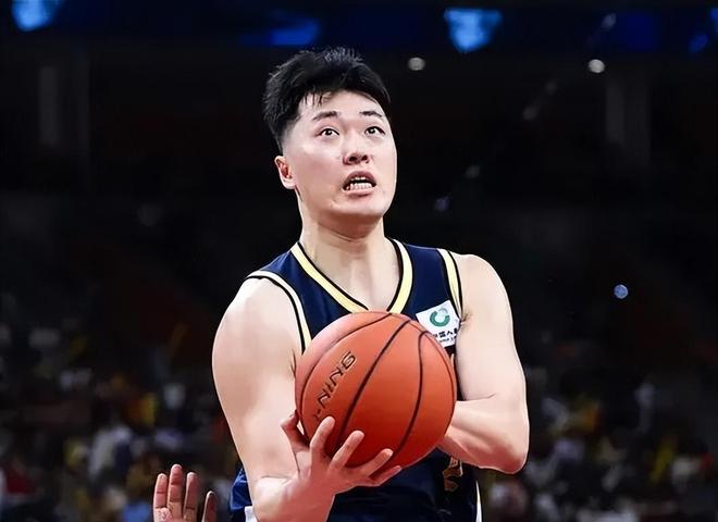 虐四川，广东3人被指责！杜锋糟糕用人，张皓嘉与麦考尔打崩身价