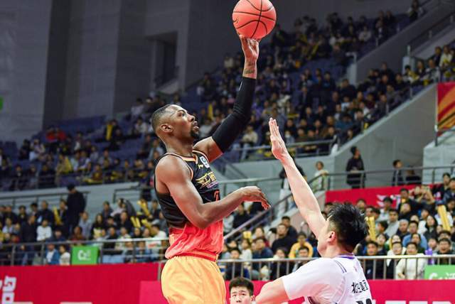 砍30+10后又轰30+13！又一弃将换队后崛起，下赛季恐遭多队哄抢