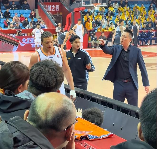 又有外援顶撞教练！北京或爆重大危机，京迷：1分不得哪来的脾气