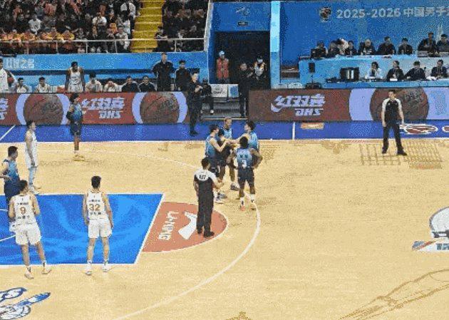 贝兹利和队友冲突 宁波赛后宣布解约：外援无特权！