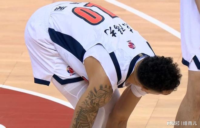 完爆奎因+碾压萨姆纳！麦考尔打成广东第一大腿，杜锋捡到宝了！