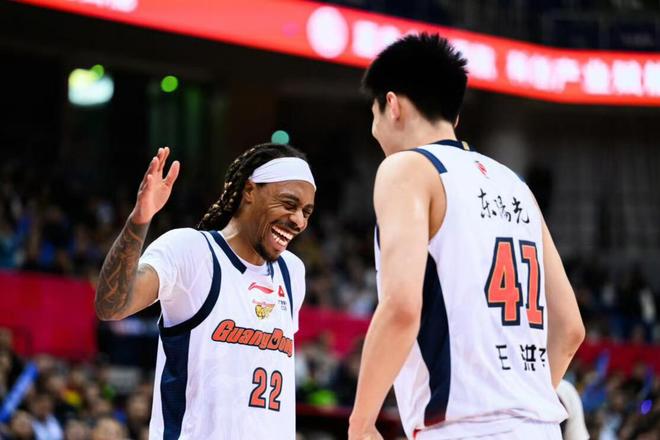 CBA季后赛排名：上海广厦锁定前二，11队铁定晋级，3队抢最后一席