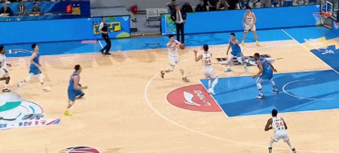 里程碑！王哲林历史得分创纪录 上海双核缺阵擒北京夺19连胜