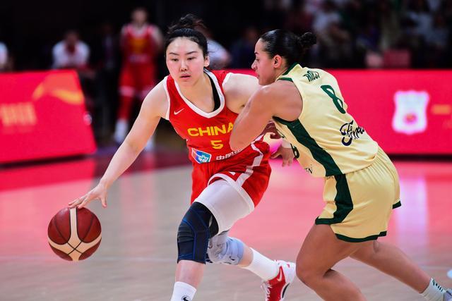 两次重伤后,她站上MVP领奖台 两次重伤后,她站上MVP领奖台