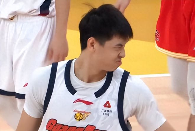 爆冷！广东队赢球重返前三，赛后球员评分：外援满分，3人不及格