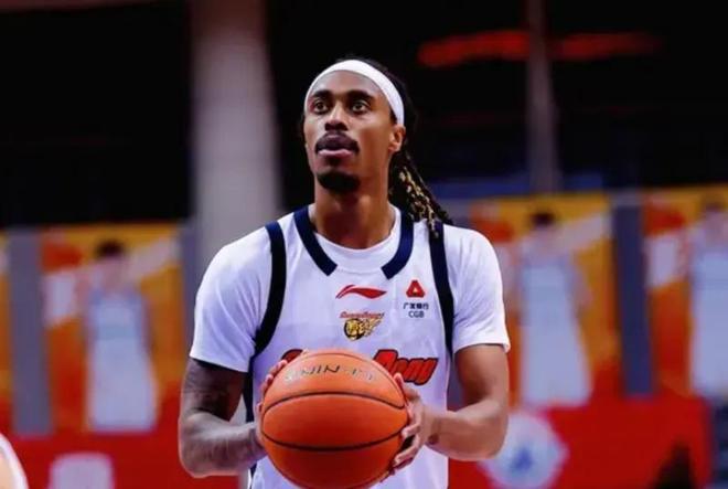 真让杜锋赌对了!麦考尔攻守全面回暖,奎因打无球完美输出! 真让杜锋赌对了!麦考尔攻守全面回暖,奎因打无球完美输出!