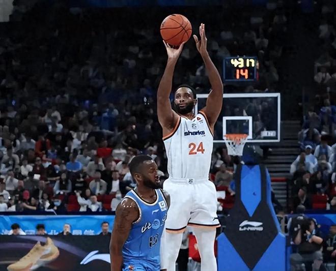 轰24+17！打爆三冠外援中锋，媒体人：支持他重进国家队发挥余热