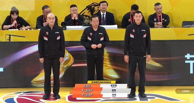 严惩38号裁判！末节严重双标+4错漏判，公开帮广厦，真是看不下去