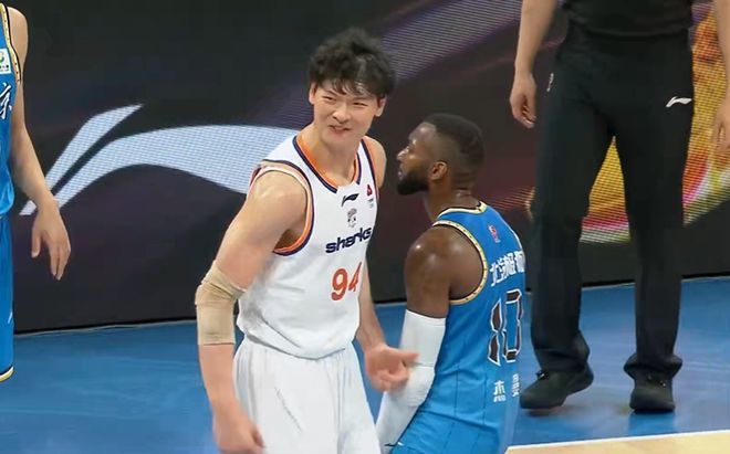 19连胜!CBA常规赛冠军近乎出炉,北京输球遭打击,广东掀翻广厦 19连胜!CBA常规赛冠军近乎出炉,北京输球遭打击,广东掀翻广厦