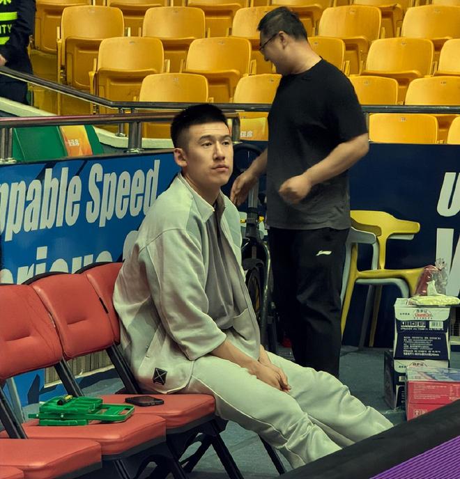 突发！付豪因背部伤病缺席卡位战，辽篮12人大名单有变，二哥复出