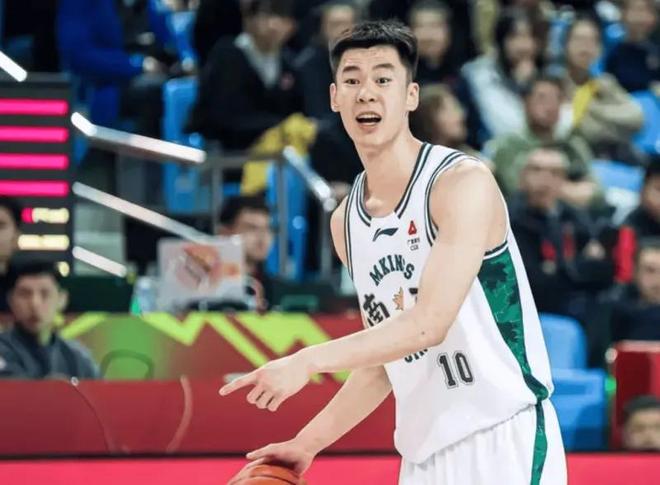 同曦罕见全民皆兵！6人上双，李斌卓惊喜，紧咬第12但后4场全硬仗