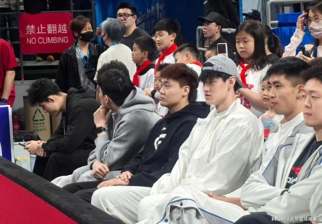 CBA最新排名！上海锁定第1，广东第3北京第4，3队抢第6 5队争第12