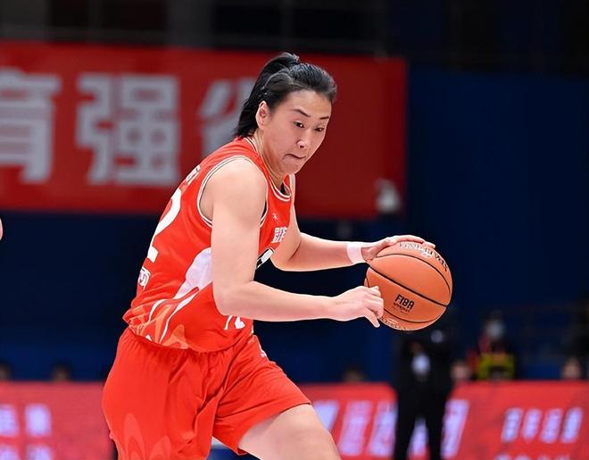 砍15分+3记三分!中国女篮33岁1米91王牌太稳:韩旭绝配冲第五冠 砍15分+3记三分!中国女篮33岁1米91王牌太稳:韩旭绝配冲第五冠