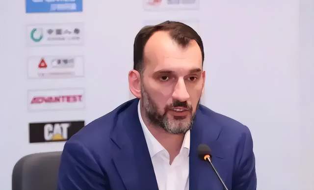 5大优势碾压杜锋！广东新帅浮出水面，比杜锋厉害，赶紧扶正他吧