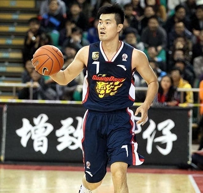 手握8个CBA冠军,娶了美艳娇妻,如今定居广东,他已是大学副教授 手握8个CBA冠军,娶了美艳娇妻,如今定居广东,他已是大学副教授