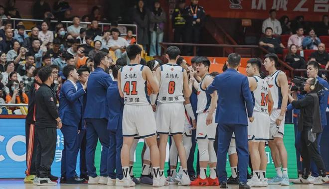 麦考尔：感谢广东宏远没有裁我，努力帮助球队冲击总冠军