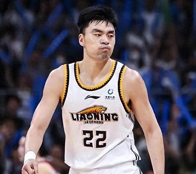 效力CBA联赛21年，他豪取4个冠军，娶1米78名模，儿子小名有深意