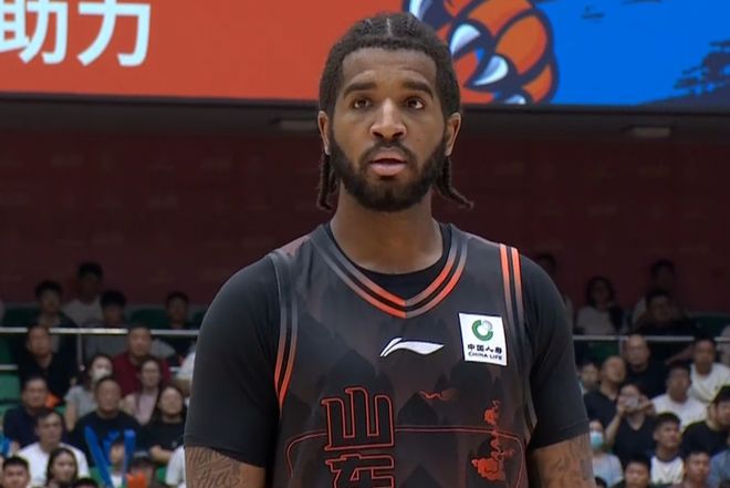 山东男篮惨遭5连败，克里斯复出状态平平，约翰逊表现如同卧底