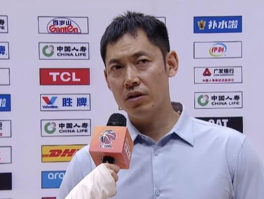 张庆鹏：最后两场比赛要注意细节，季后赛主动权还在我们手里
