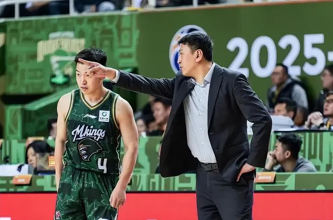 同曦三节领先18分都没用！末节王世龙与郭昊文主导崩盘，球迷失望