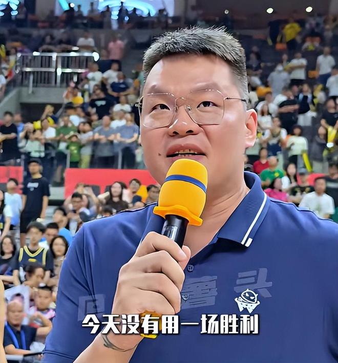 广东3坏消息！徐杰身体疑似出问题，比跌出前4更棘手的麻烦出现了