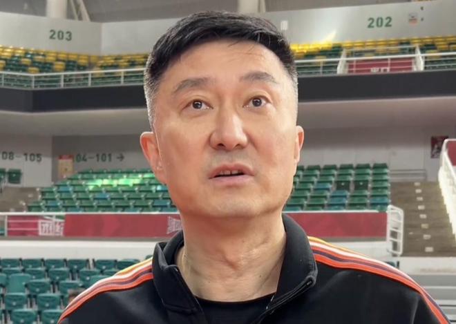 杜锋：人员本就不齐整徐杰今晚又不舒服，大外援等他到位再说