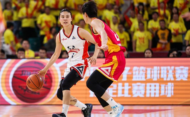 WCBA总决赛：四川女篮轰20-0大胜山西2-1夺赛点 坎贝奇29+10