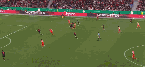 半场：拜仁1-0勒沃库森，凯恩破门，穆西亚拉助攻，药厂0射门