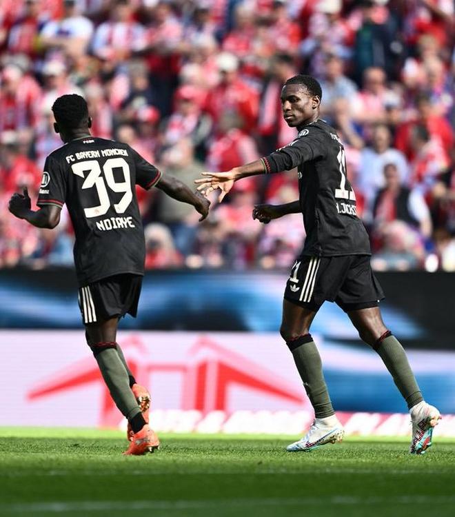 足坛一夜动态：拜仁惊天逆转，巴萨9连胜领跑，曼城剑指三冠王