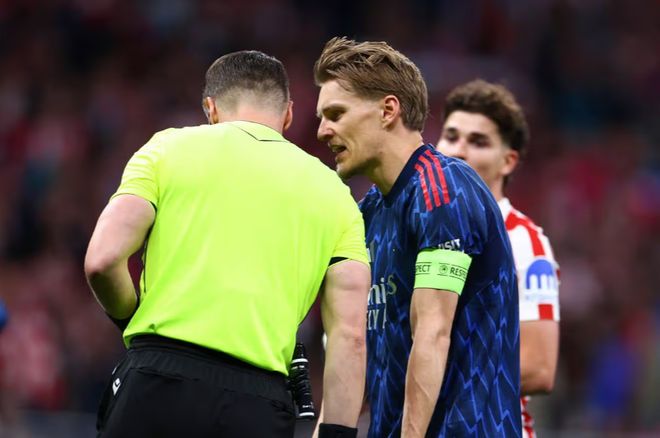 阿森纳踢了一场好球，但争议判罚或成半决赛转折点？