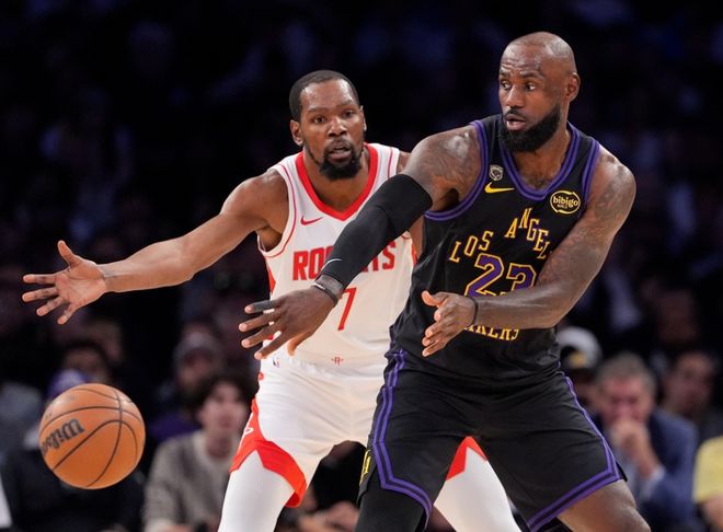 詹姆斯触发2-0百分百晋级定律：时隔8年季后赛PK完胜阿杜 秀背扣