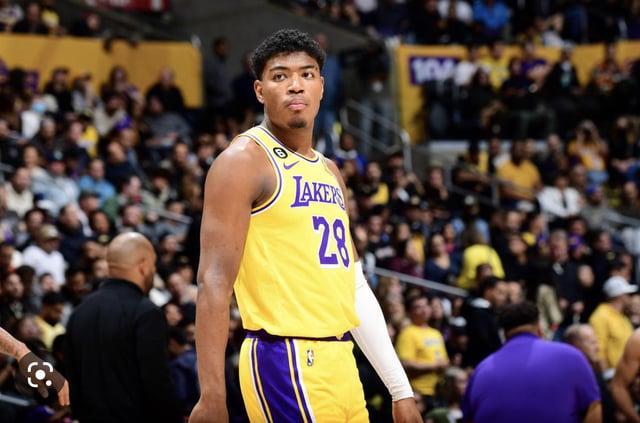 八村塁69%命中率空砍21分，湖人输球他却在场赢5分