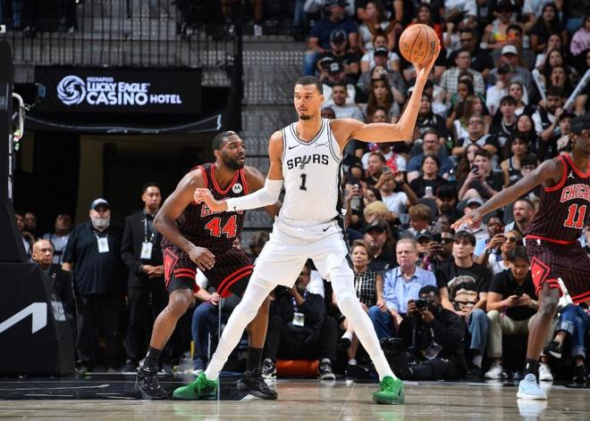 文班41+16+3帽！马刺横扫公牛豪取9连胜 近27战25胜追雷霆