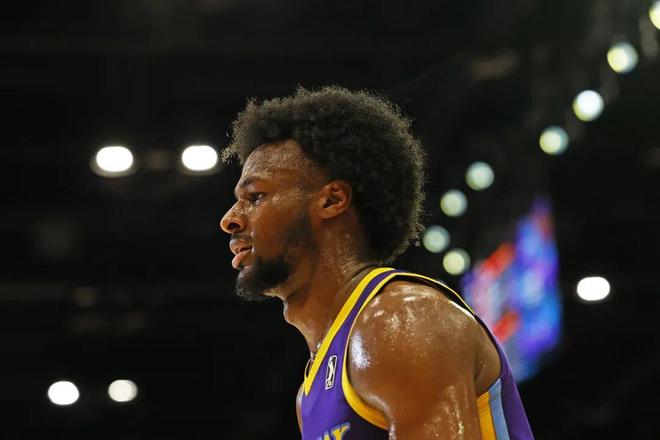 14胜0负！比詹姆斯还稳啊！湖人考虑把他召回吗？