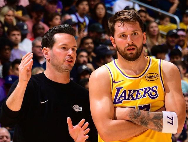 执教前两个赛季均率队拿到50胜，雷迪克是湖人队史主帅第4人