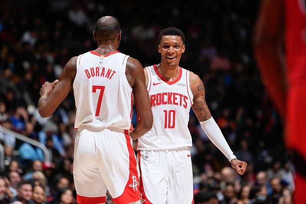 你还教上他了？小贾：杜兰特得找到参与进攻的方法，需要提前落位