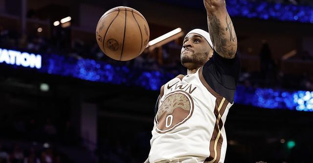 小佩顿已连续命中16球！勇士队史纪录为张伯伦的连中19球