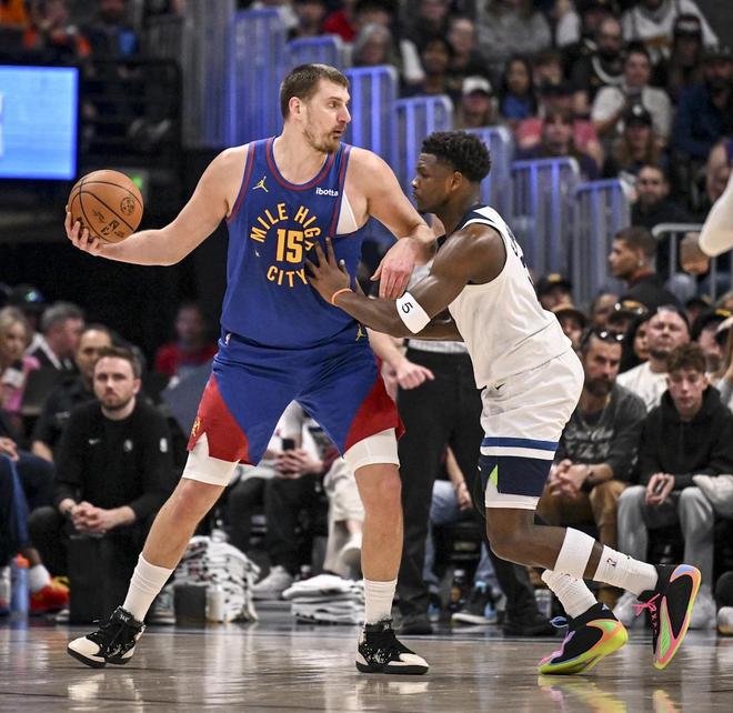 掘金摆烂翻车，约基奇23分把马刺打懵，季后赛首轮重现2024恩怨局