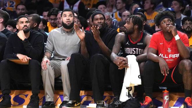 痛苦，火箭队杜兰特在打湖人队首场比赛前的训练中表情说明了一切