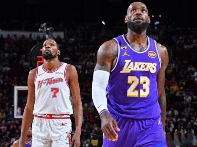 空位少+命中低！火箭0-2落后陷入绝境，乌度卡雪藏谢泼德原因曝光