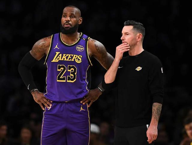 湖人中锋预见雷迪克成为主帅 “现役湖人斯马特最可能当教练” 湖人中锋预见雷迪克成为主帅 “现役湖人斯马特最可能当教练”