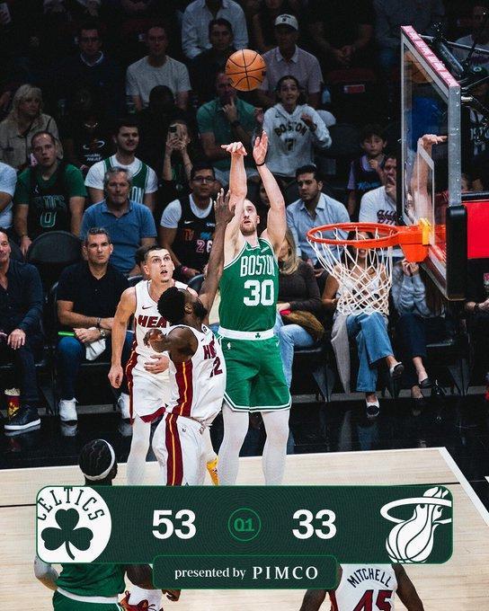 创56年纪录！绿军首节狂轰53+11三分 布朗20分+豪瑟6中6轰17分