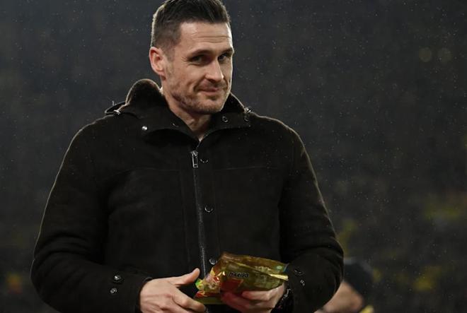 童趣,德天空送给多特体育总监凯尔两包小熊软糖当作生日礼物 童趣,德天空送给多特体育总监凯尔两包小熊软糖当作生日礼物