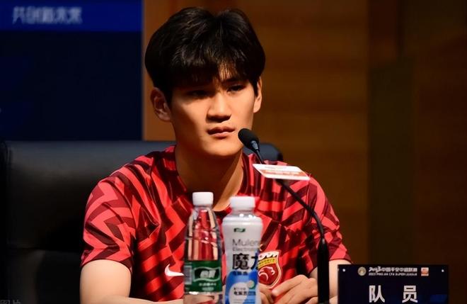 刘祝润效力大连英博表现不俗,如今回上港首秀,为何却发挥特别差 刘祝润效力大连英博表现不俗,如今回上港首秀,为何却发挥特别差