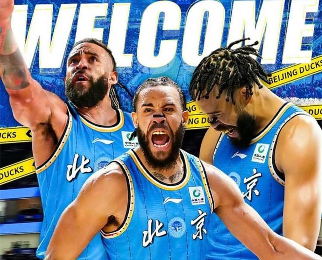 恭喜!38岁麦基联手周琦组双塔冲冠:去年战澳洲联赛单场轰37+14 恭喜!38岁麦基联手周琦组双塔冲冠:去年战澳洲联赛单场轰37+14